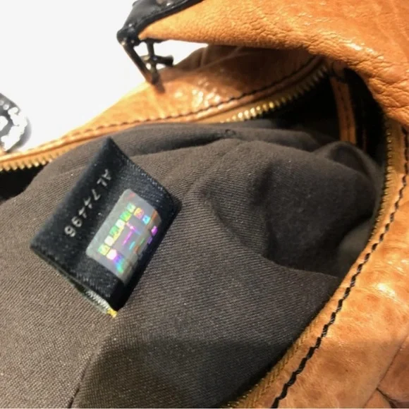 Fendi Tan and Black Leather Shoulder B Buckle Bag - Picture 4 of 6